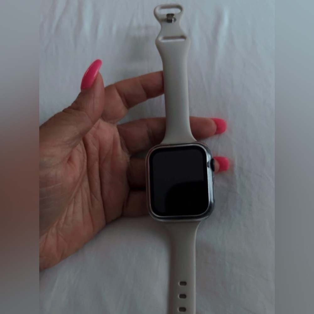 Apple Watch Series 6 44mm Aluminum including charger watch bands & screen cases